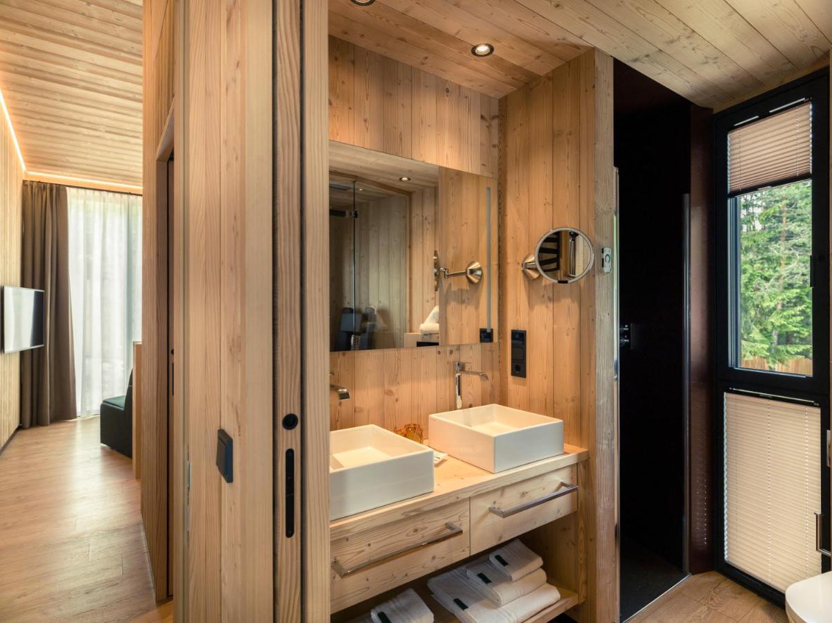 Skyview Chalets Am Camping Toblacher See Екстериор снимка